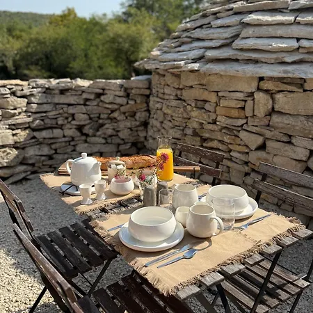 Bed & Breakfast Mas De Méjas D'hôtes La Pierraille